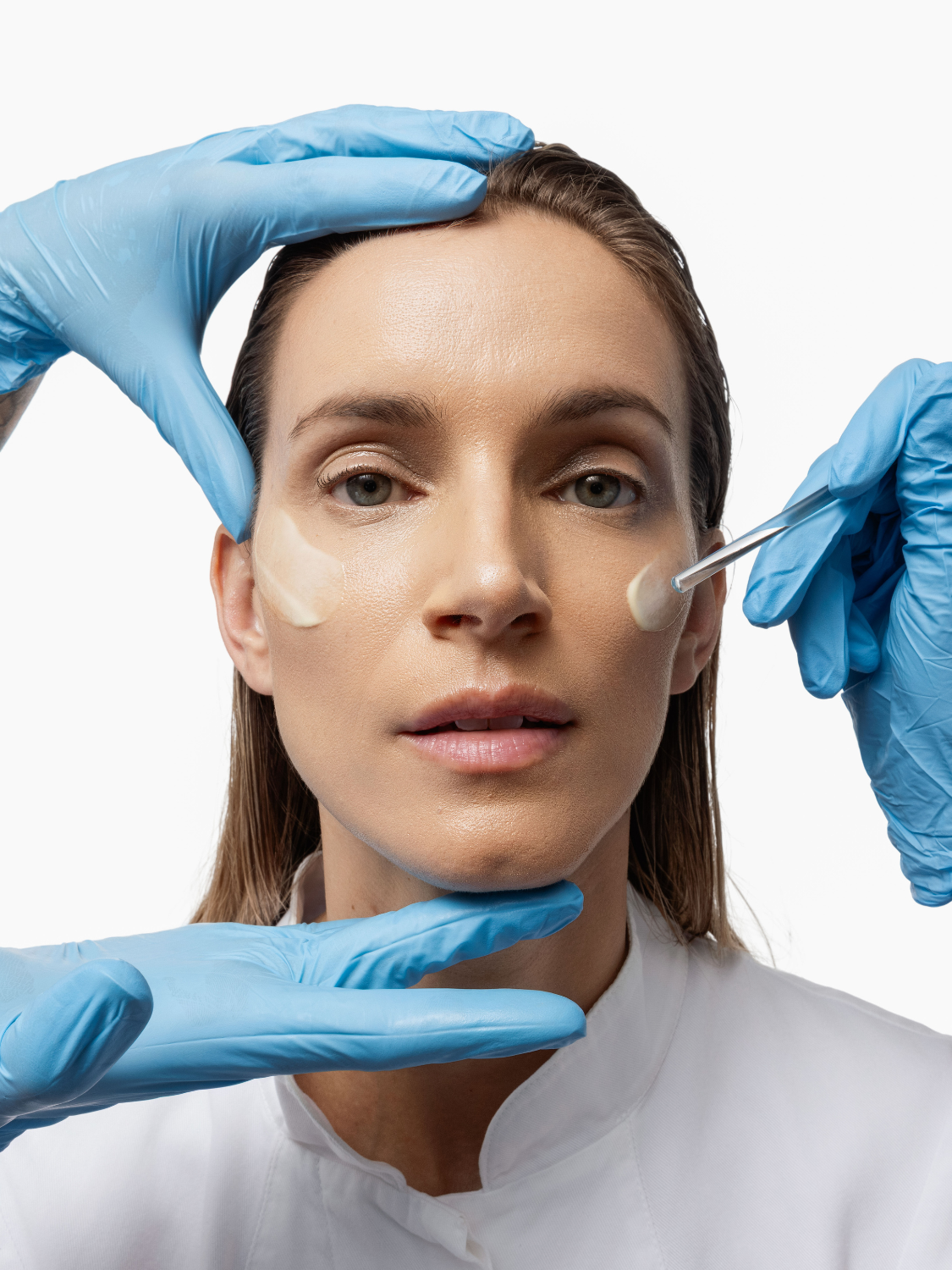 Skintegra Lunar regenerativna i hidratizirajuća anti-age krema sa peptidima na ženskom licu