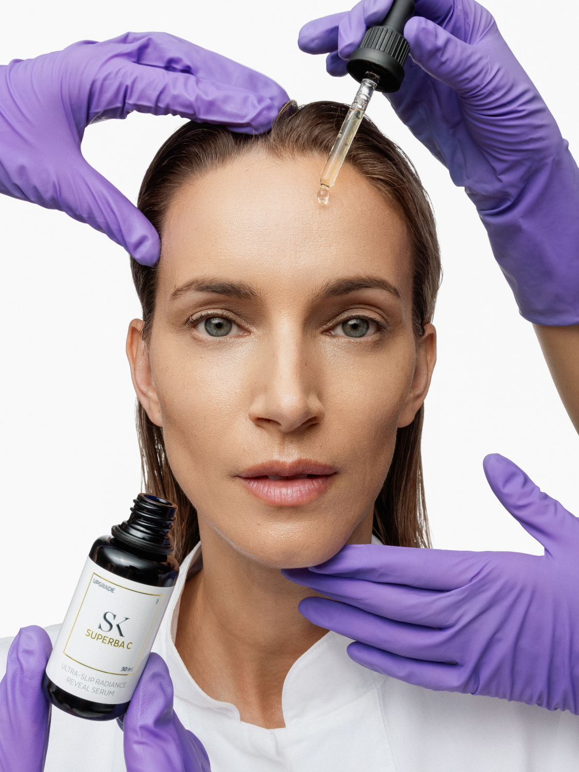 Skintegra Superba C koncentrirani serum s 10% vitamina C (SAP), vitaminom E i feruličnom kiselinom u bočici sa ženom